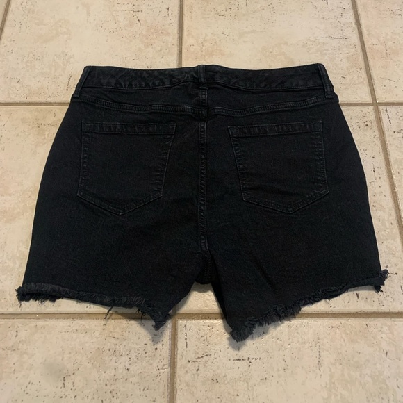 T Torrid Black Denim High Rise Button Fly Frayed Hem Shorts Size 12 - Picture 5 of 8